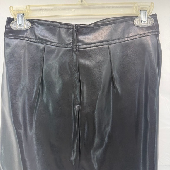 Wrapper Women’s small Black Faux Leather Zip-Up vest Top and 3/4 Skirt Set - Picture 9 of 15